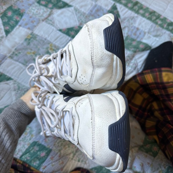 Adidas Men's White Sneakers with Navy Stripes - Picture 5 of 13